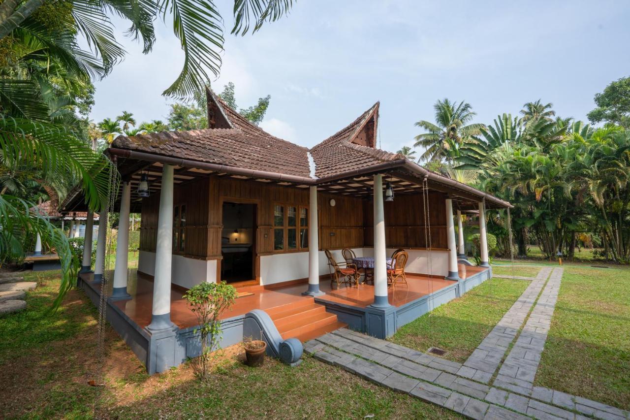 Ama Stays & Trails, Pathiramanal Villa Alappuzha Exteriör bild